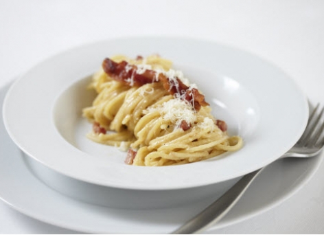 Traditional Pasta Carbonara with Pancetta Crisps